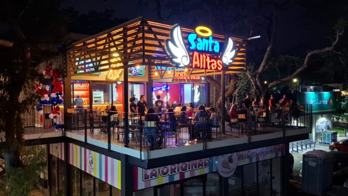 Tras un año lleno de logros, Santas Alitas arranca el 2025 con un enfoque claro y ambicioso: seguir consolidándose como la cadena de alitas más importante de México.