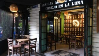 La mezcalería y restaurante, famosa por su compromiso con el comercio justo, anuncia la apertura de tres nuevas franquicias en la capital.