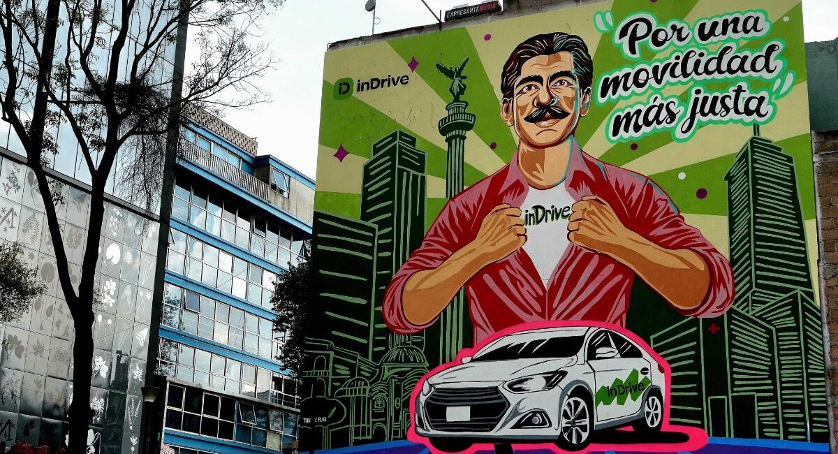 inDrive ofrece una extensa lista de servicios urbanos, incluyendo transporte ciudad a ciudad,  entregas, además de servicios financieros.